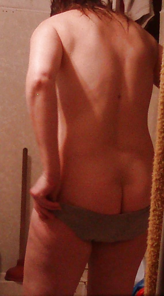 Gabriele getting dressed. #32662136