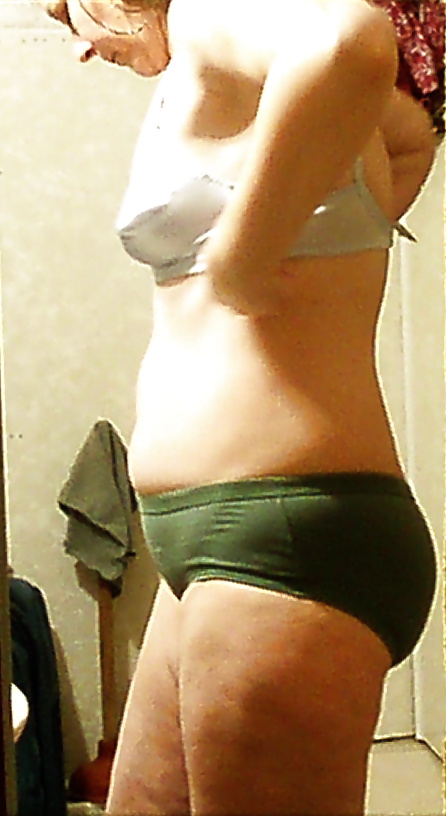Gabriele getting dressed. #32662308
