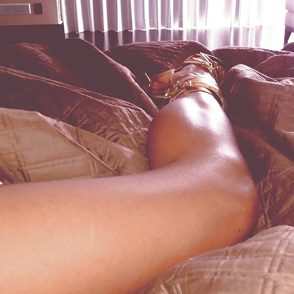 Rihanna feet #37112020