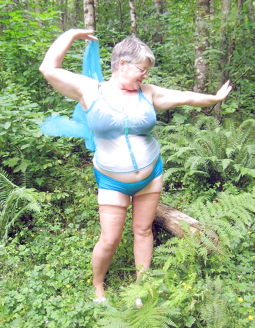 Josee en foret
 #29130300