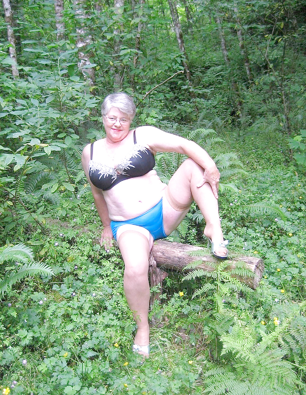 Josee en foret
 #29130490