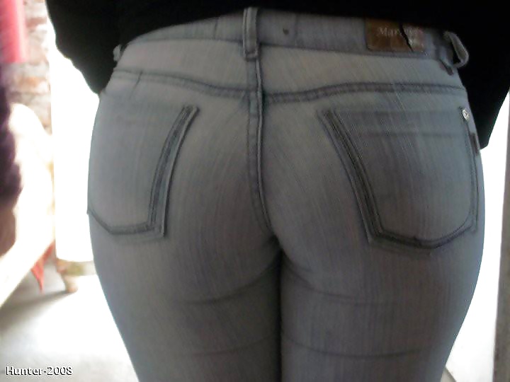 Grandes culos en jeans ajustados
 #31142200