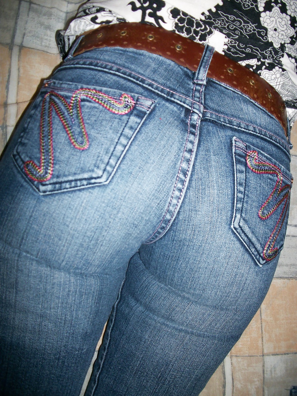 Grandes culos en jeans ajustados
 #31142225