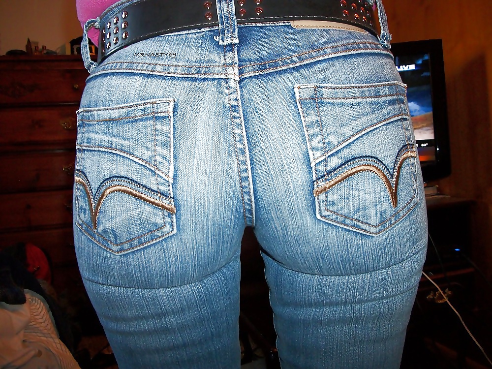 Grandes culos en jeans ajustados
 #31142296