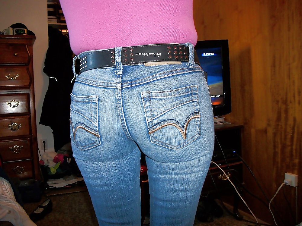 Grandes culos en jeans ajustados
 #31142298