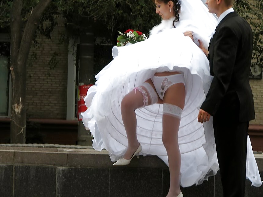 花嫁のスカートの中
 #24729302