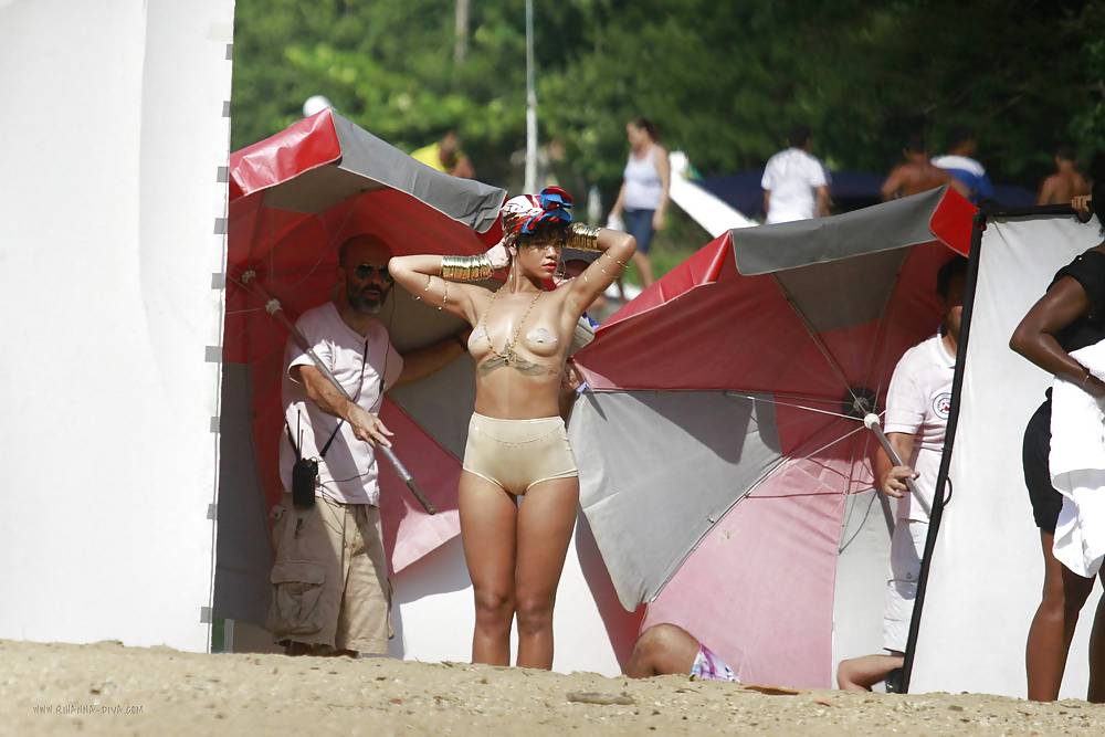 Rihanna Foto-Shooting Für Vogue Brasilien #35793933