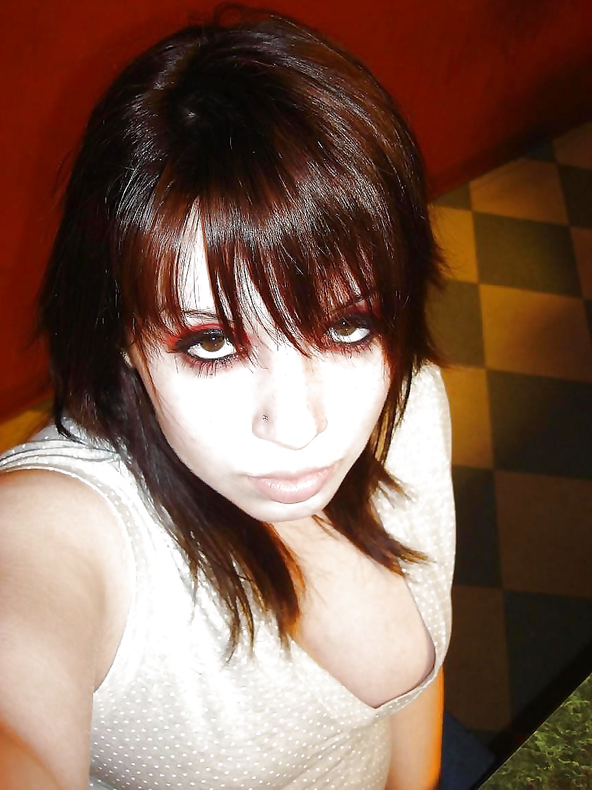 Selfies encontradas en celular
 #41018698