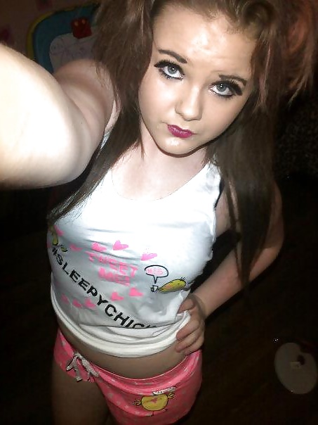 Teen sheffield chav sexy slag (un sacco di foto) british uk 
 #39504899