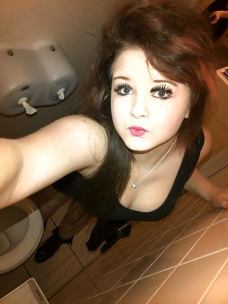 Teen sheffield chav sexy slag (un sacco di foto) british uk 
 #39504959