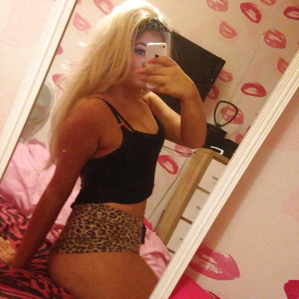 Teen sheffield chav sexy slag (un sacco di foto) british uk 
 #39505437