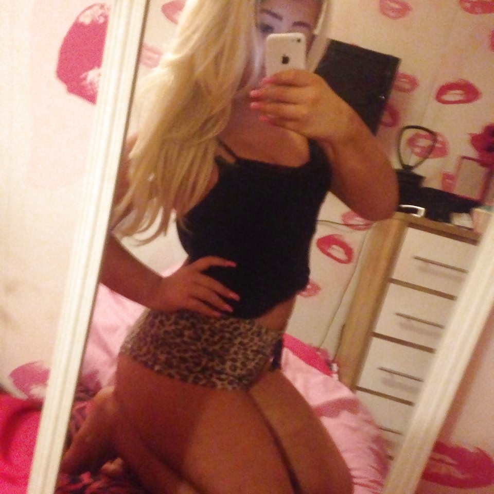 Teen sheffield chav sexy slag (un sacco di foto) british uk 
 #39505465