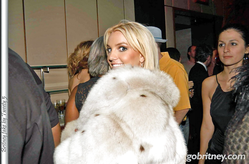 Celebs with Fur   #31583110