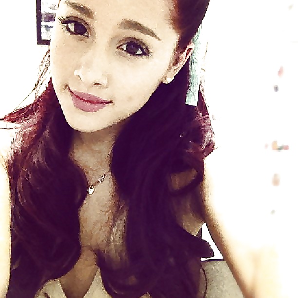 Ariana grande
 #32059818