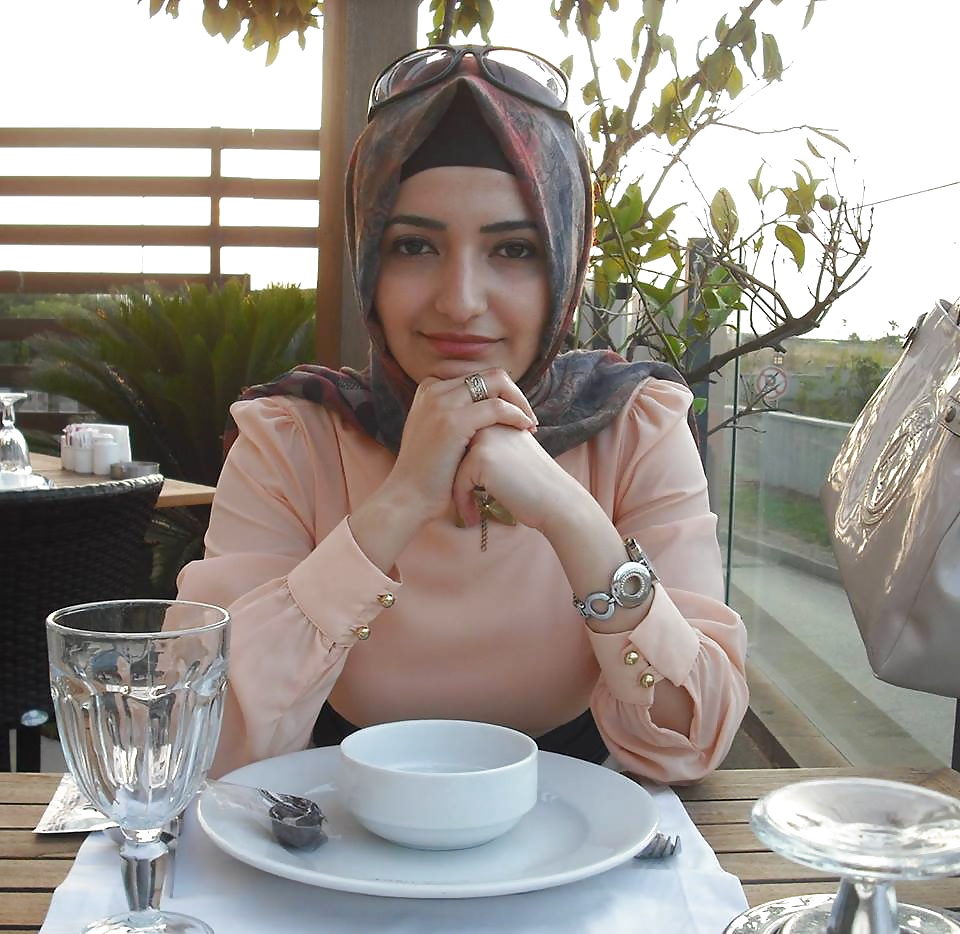 Arab Turc Hijab Turban-porter Assis Persillage Indien #32097921