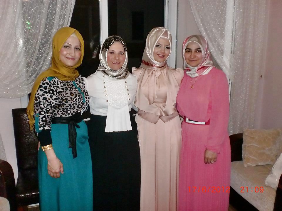 Arab Turc Hijab Turban-porter Assis Persillage Indien #32097929