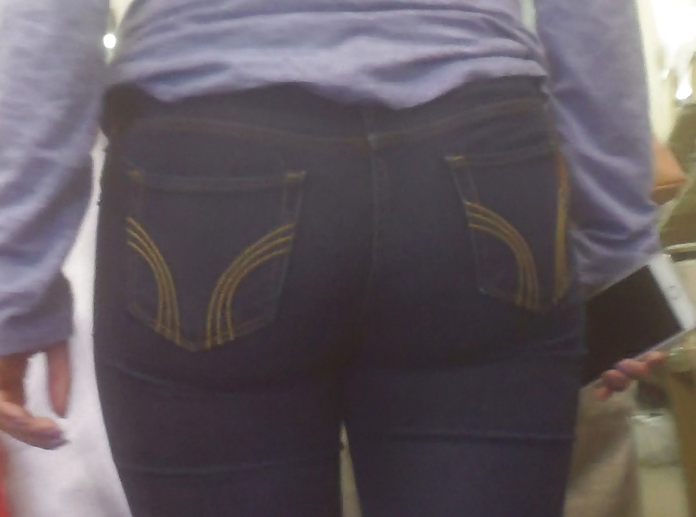 Sexy latina joven culo y trasero en jeans ajustados 
 #40854766