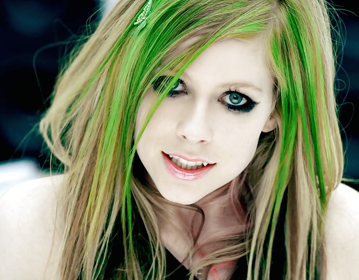 Avril lavigne - dirty little cumslut
 #37119115