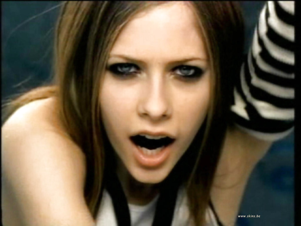 Avril lavigne - dirty little cumslut
 #37119134