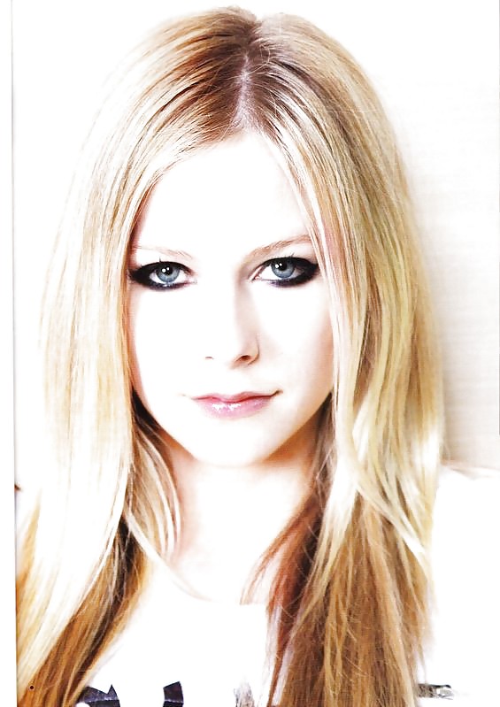 Avril lavigne - dirty little cumslut
 #37119151