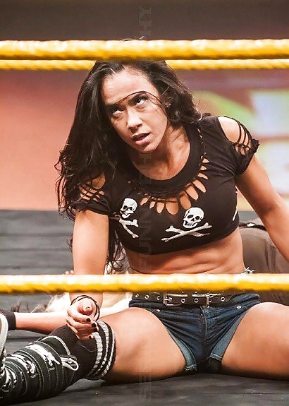 AJ LEE  #28848730