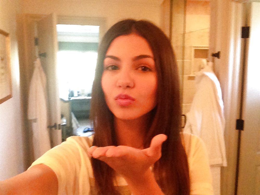 Victoria Justice hacked Pics #32397205