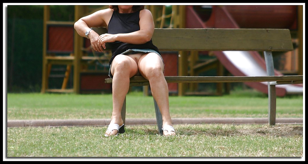 Sur Le Public Banc De Parc #22932881