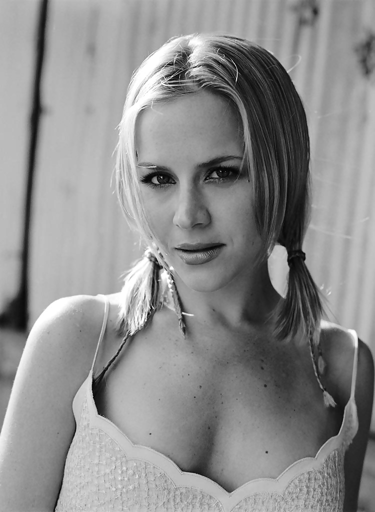 Julie benz
 #27069128