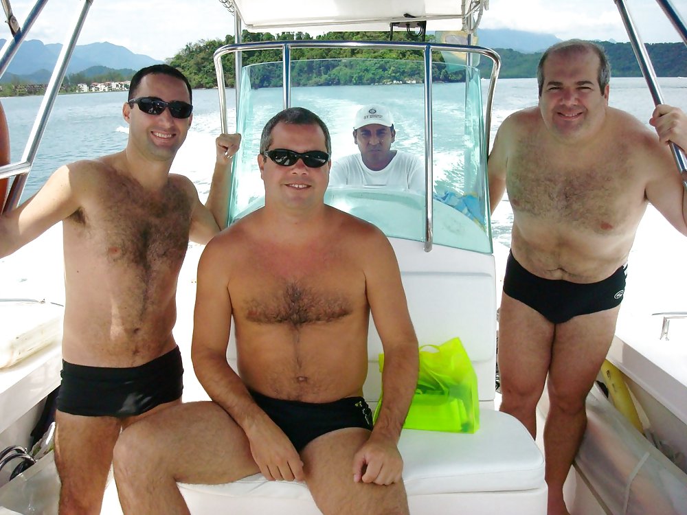 Piscina, spiaggia, doccia. una giornata di sole
 #23428779