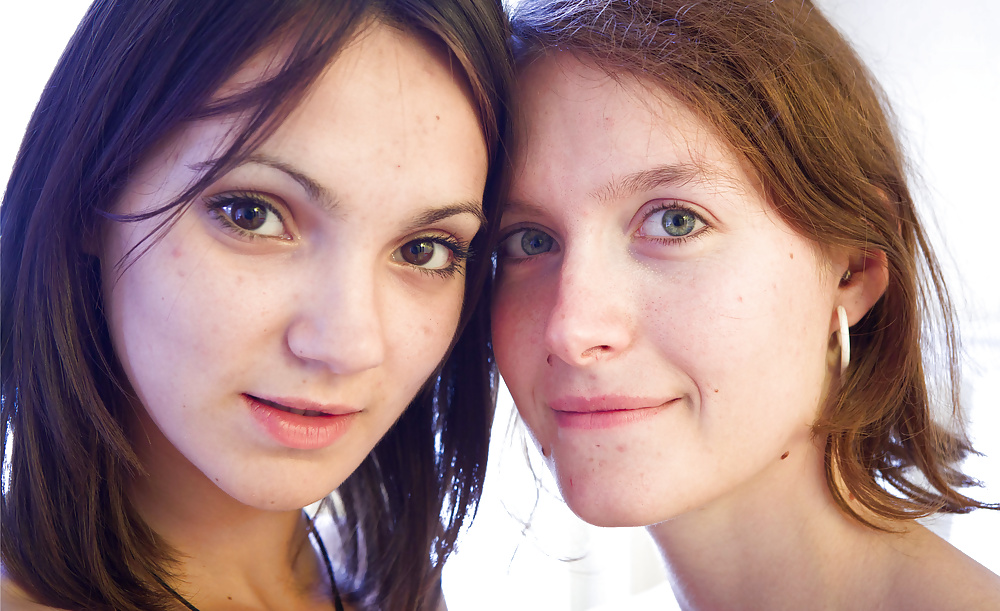 Photoshoot Pour Une Scène Lesbienne #24655781