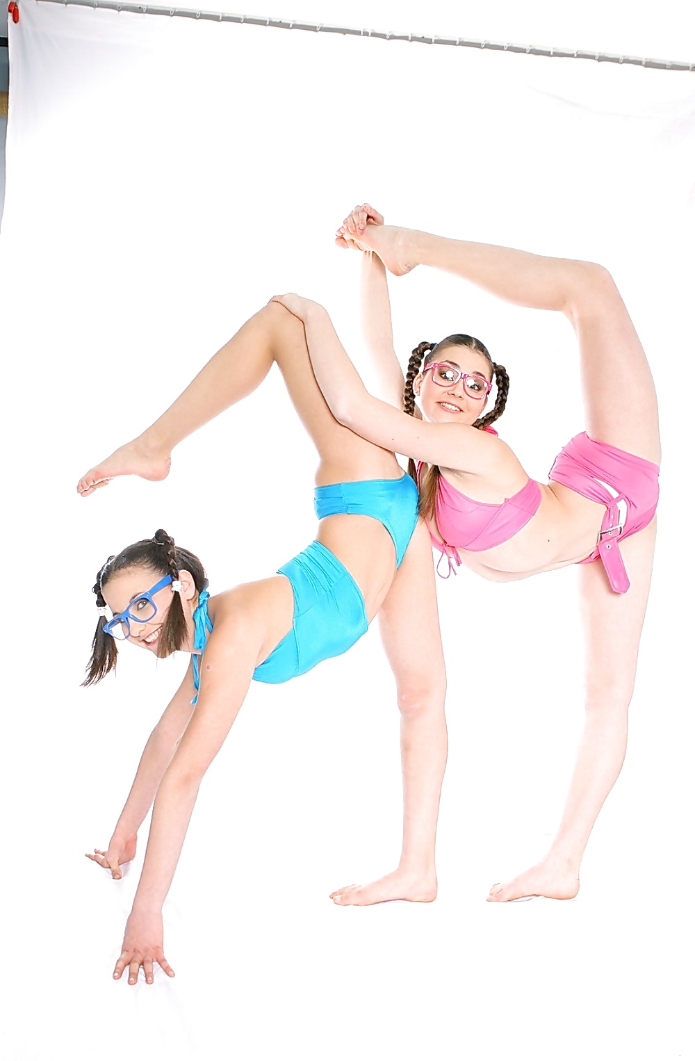 Flexibel - Teenager Zwillinge Yoga-Stile #39064506