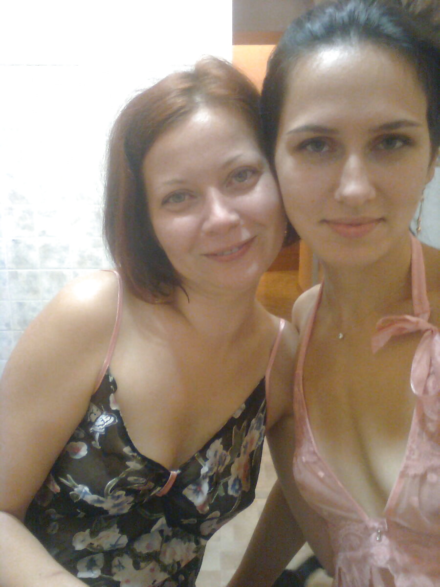 Coppie lesbiche russe
 #27115157