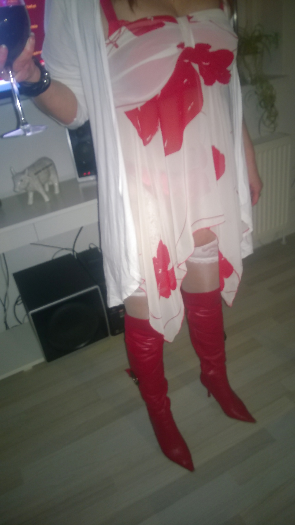 Wife in red and white #35562285