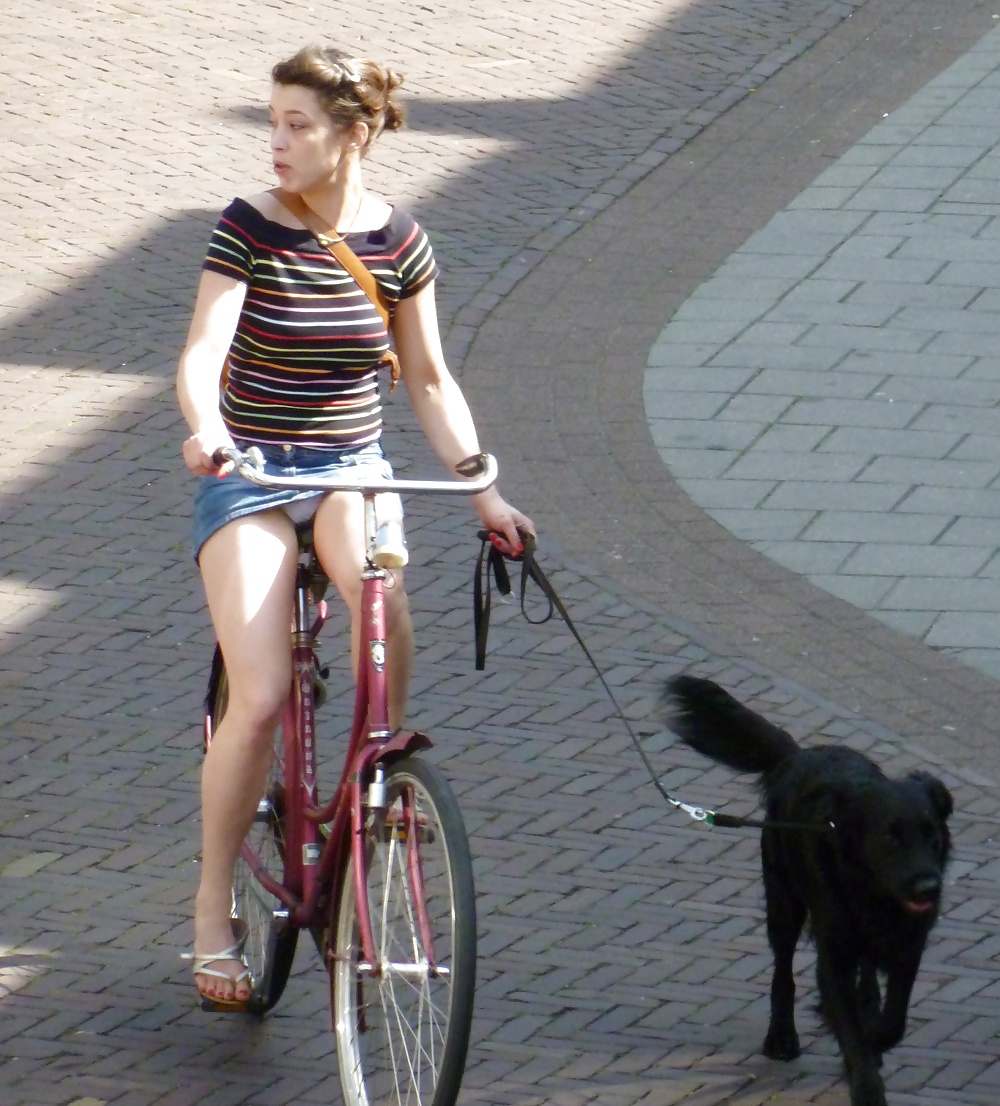 Mädchen Auf Dem Fahrrad Von 2 #32663807