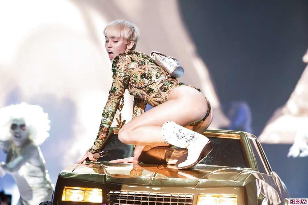 El hermoso culo de Miley Cyrus
 #40729060