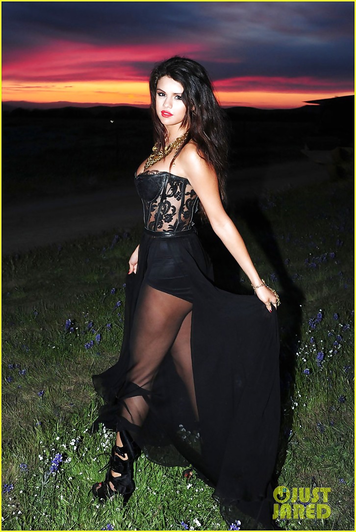 Selena Gomez - Hot Latin Schlampe Für Einen Harten Fick #32759314