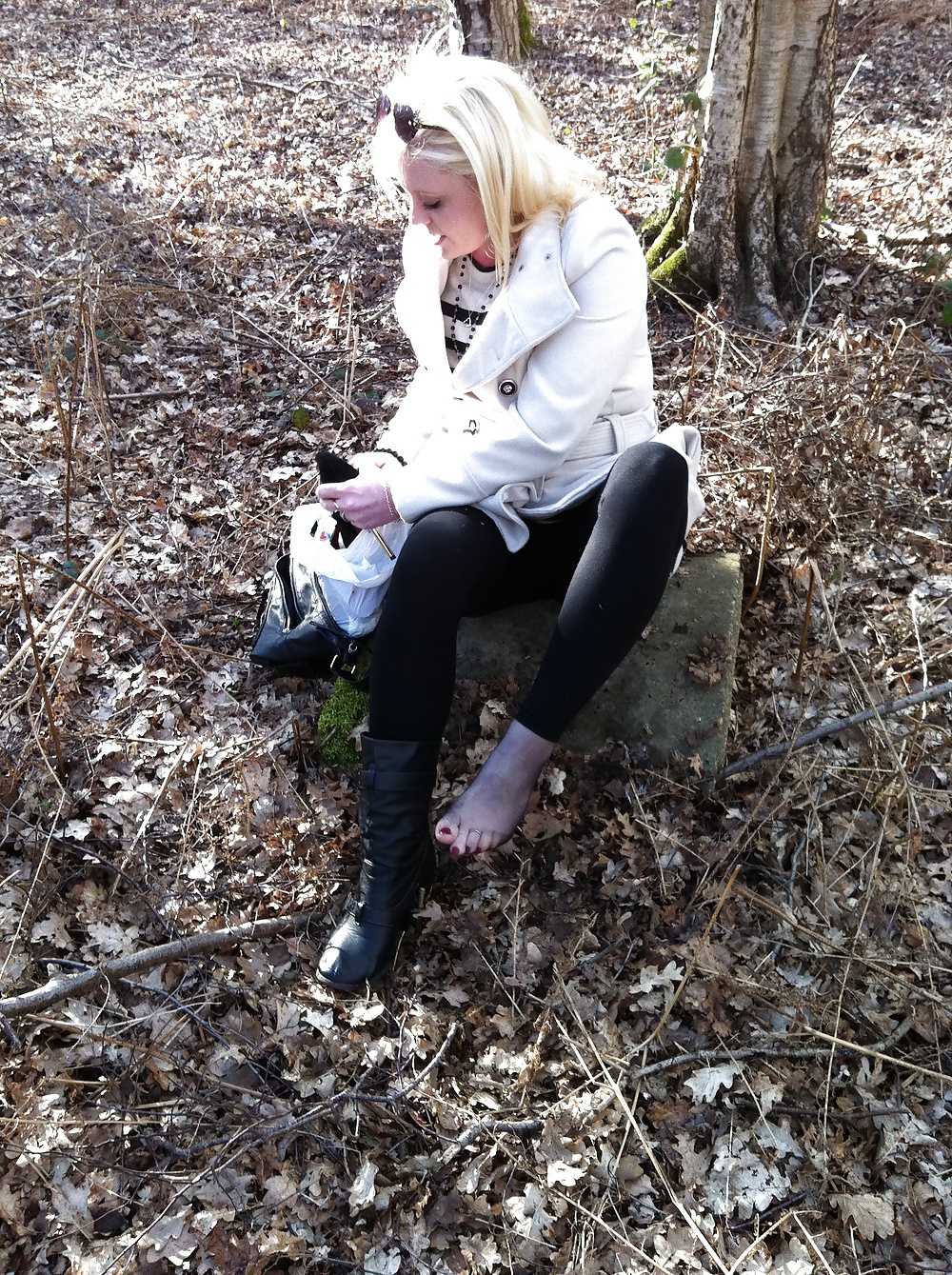 Em Zeigt Ihre Füße In Den Wäldern 22.03.14 #25645028