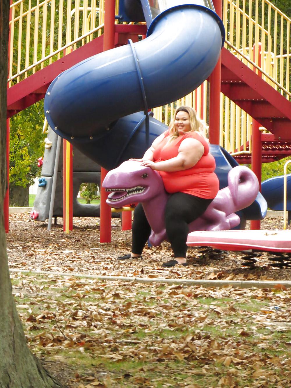 Some more twitter #23721627