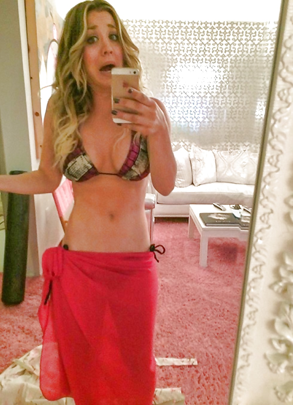 Kaley Cuoco - Leaked Pictures - 31.08.2014 #32752428