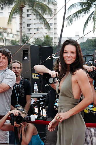 Evangeline lilly hot with big cleavage
 #28782709