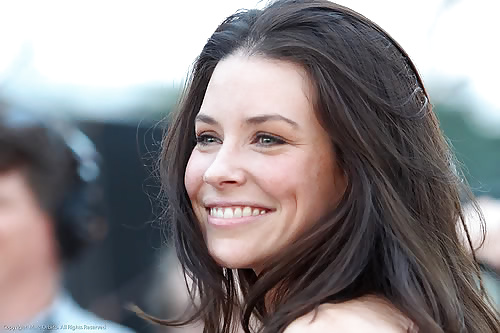 Evangeline Lilly HOT with BIG CLEAVAGE #28782846