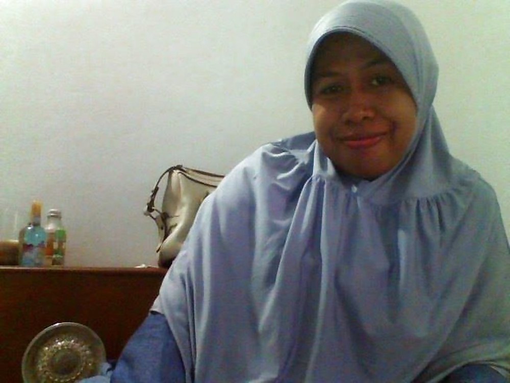 Indonesian hijab milf #24995882