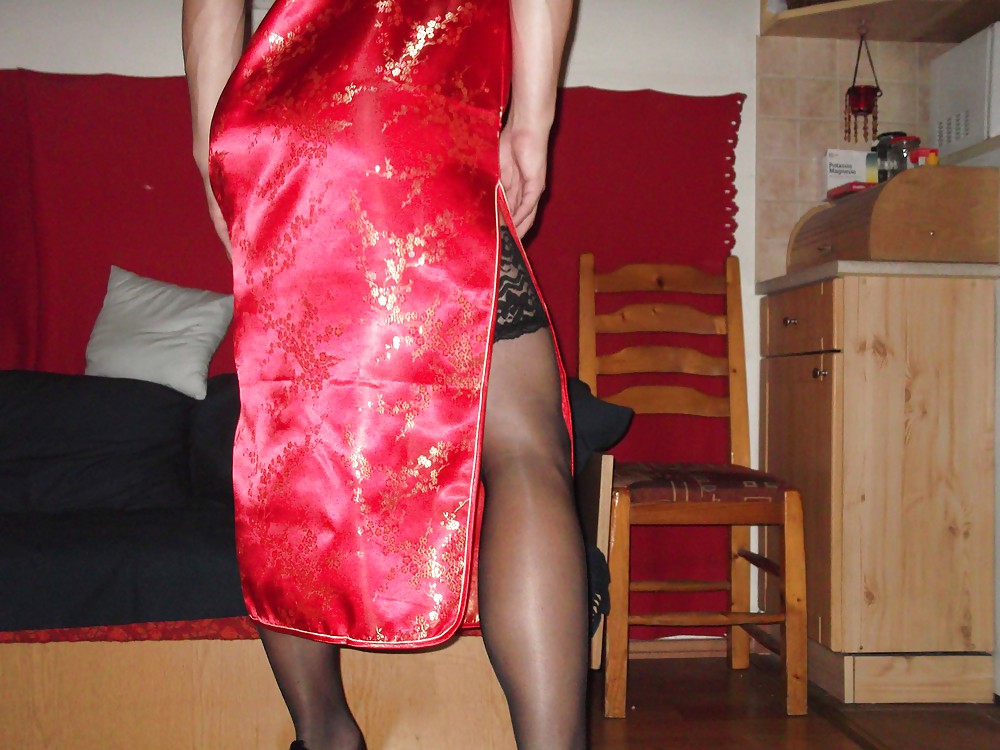 赤いサテン（シルク）の中国のドレス - チョンサン（qiipao）。
 #24762460