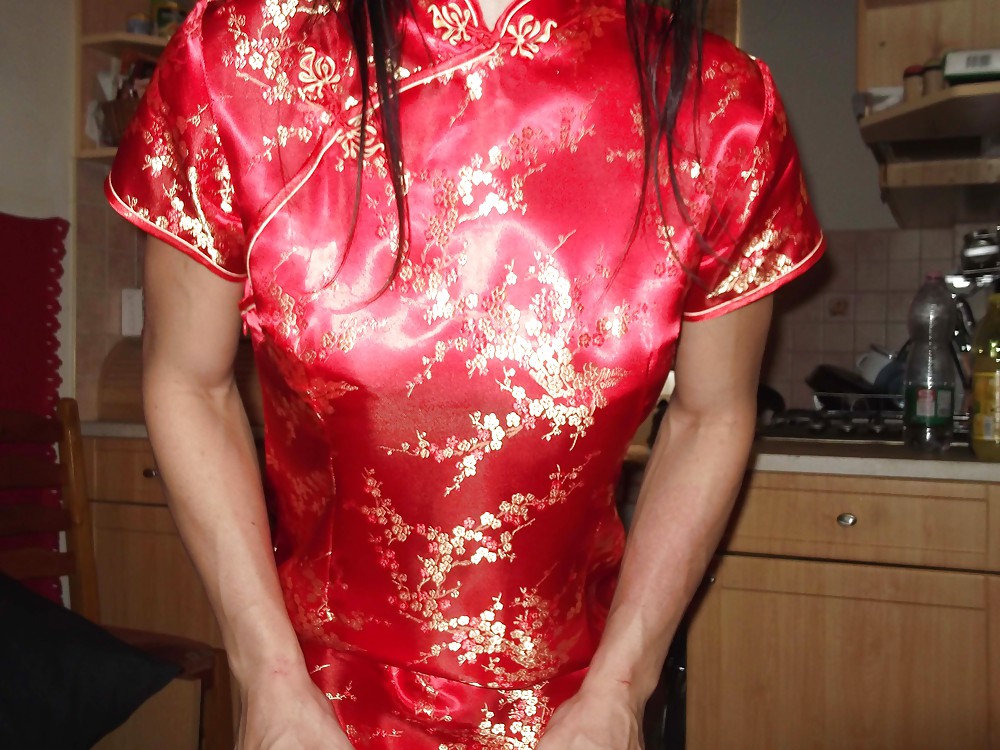 Satin Rouge (soie) Robe Chinoise - Cheongsam (qipao) #24762565