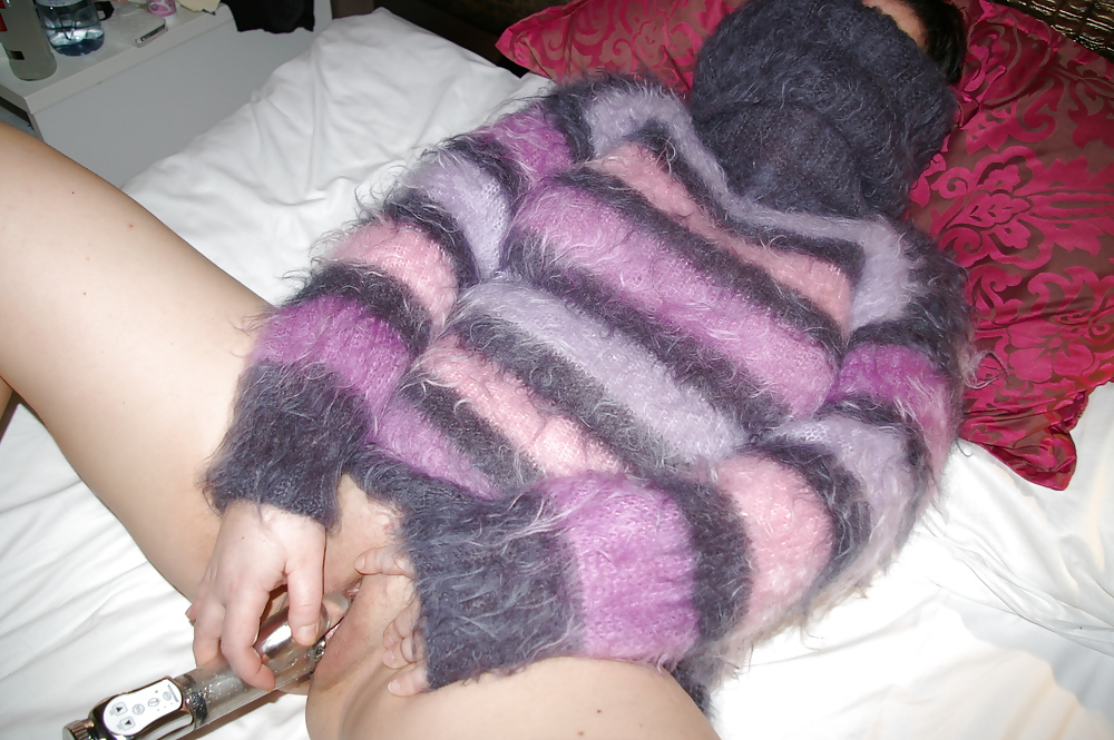 La signora amante della lana con il suo dildo #26601128