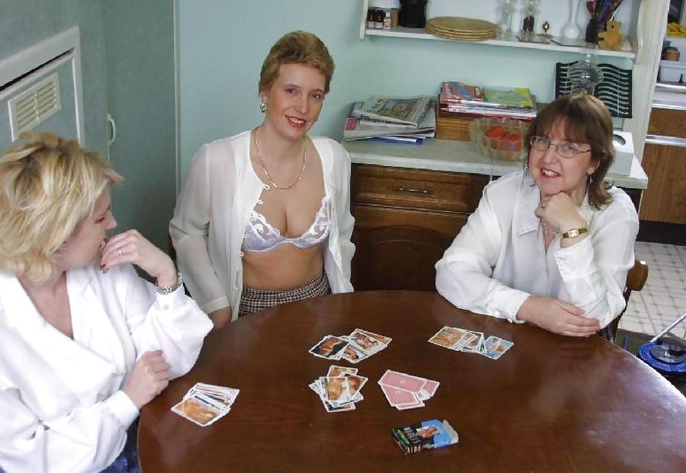 Dames Du Village - Nous Allons Jouer Au Strip Poker. #35917460