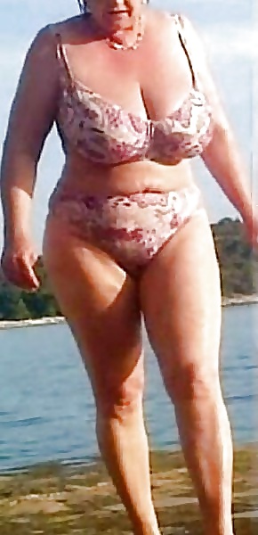 Amis Maman énorme Clivage Bikini 2 #32286341