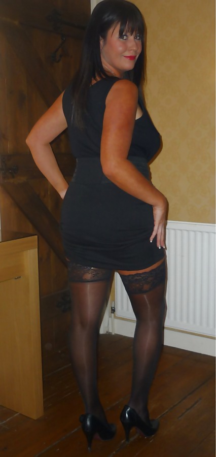 Classy Milf Proudly Shows Her Assets #28974987