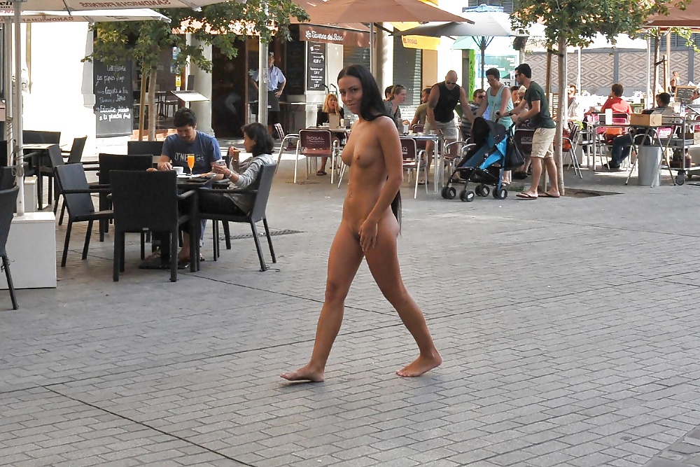 Desnudo en público 16
 #31296469