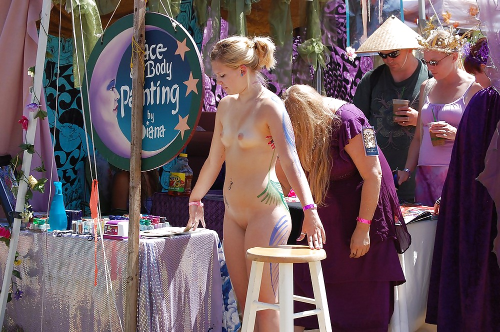 Desnudo en público 16
 #31296502